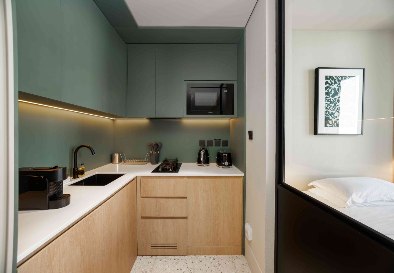 Studio in Dubai - Furnished Business Bay Studio w/ Balcony