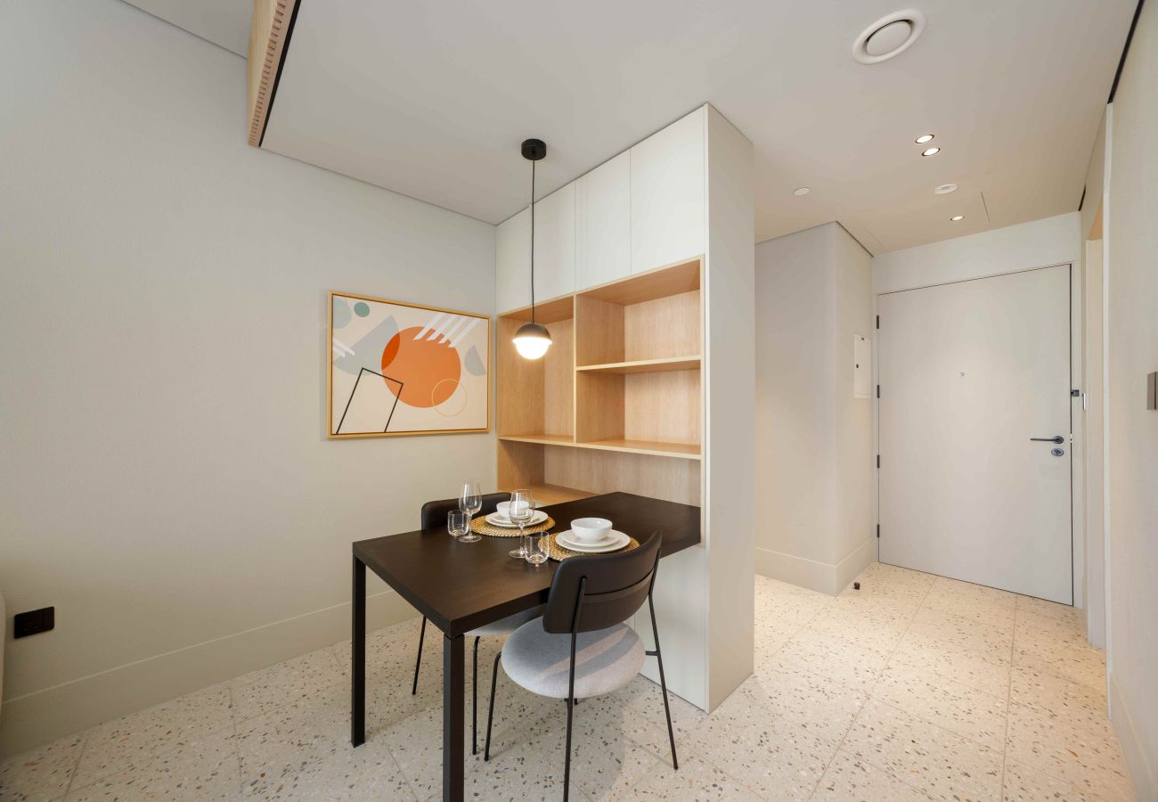 Studio in Dubai - Furnished Business Bay Studio w/ Balcony