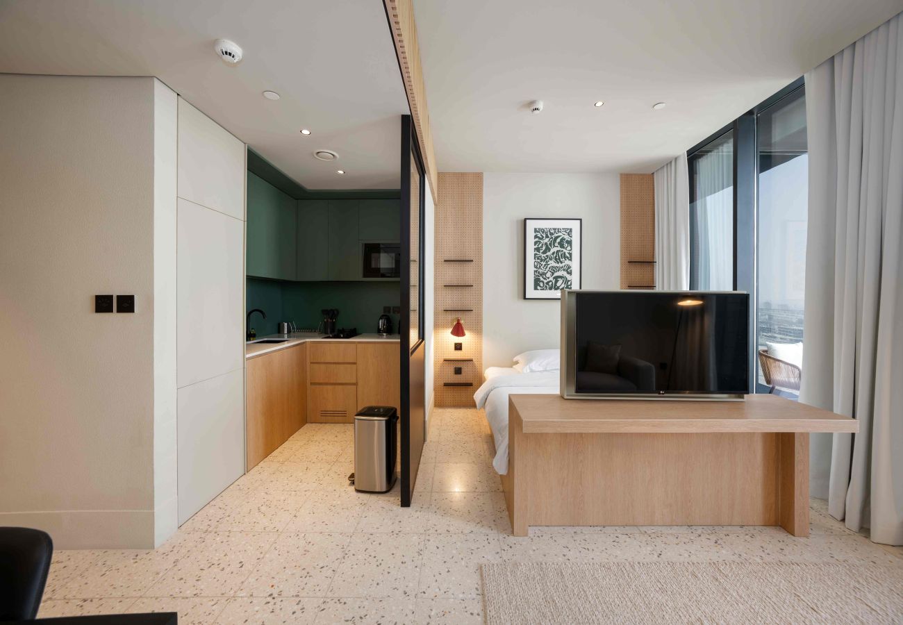 Studio in Dubai - Furnished Business Bay Studio w/ Balcony