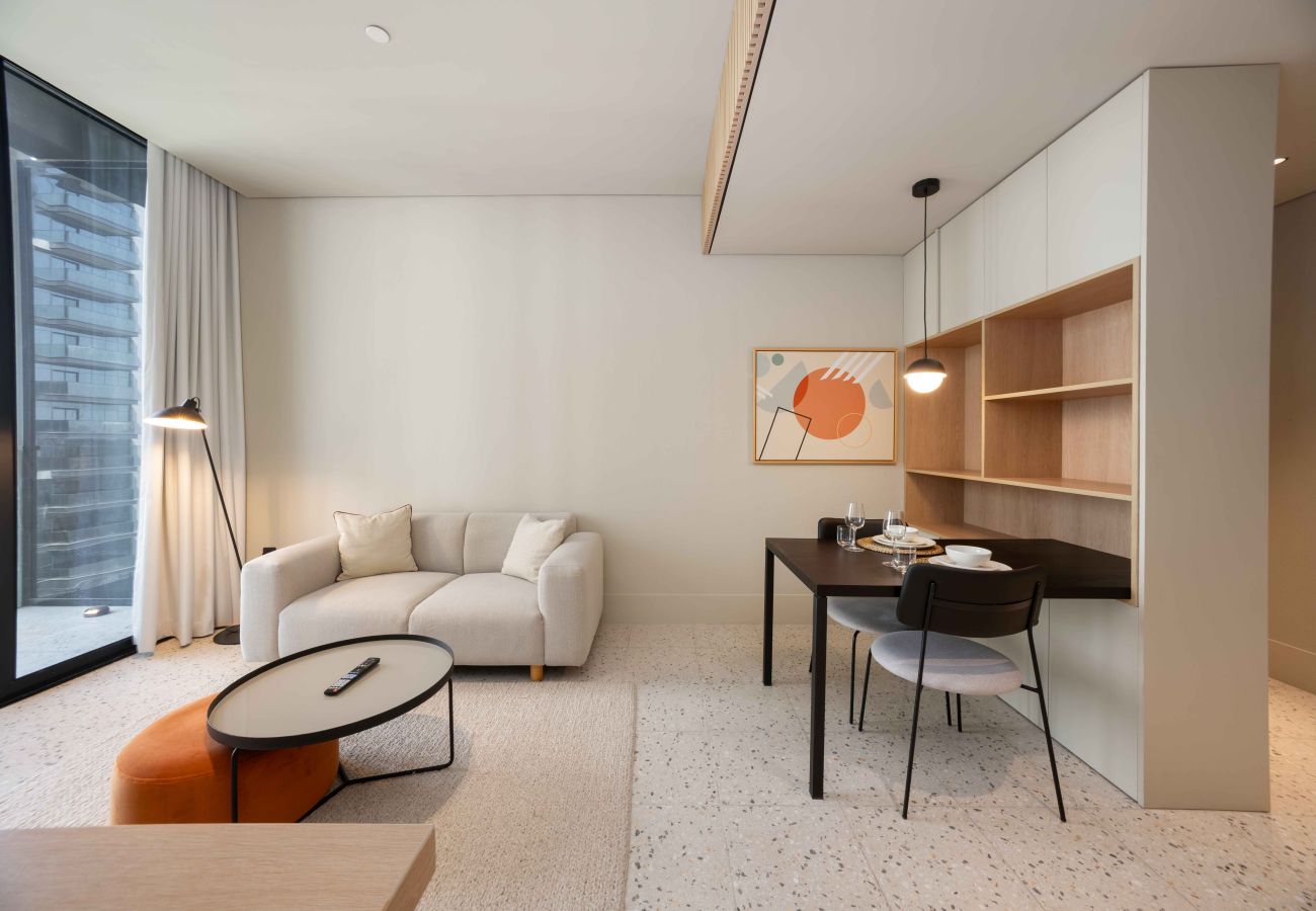 Studio in Dubai - Furnished Business Bay Studio w/ Balcony
