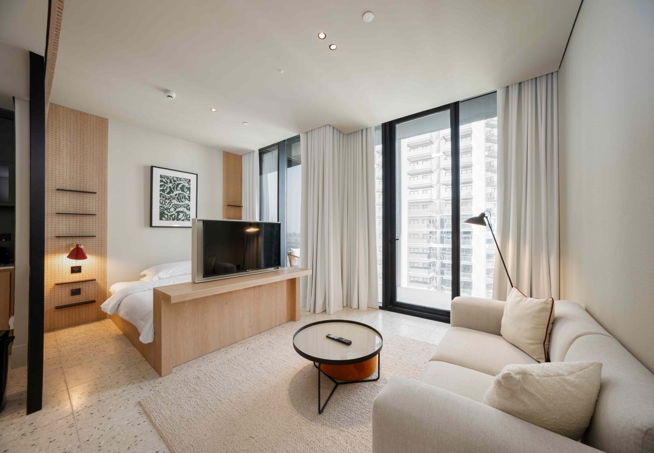 Studio in Dubai - Furnished Business Bay Studio w/ Balcony