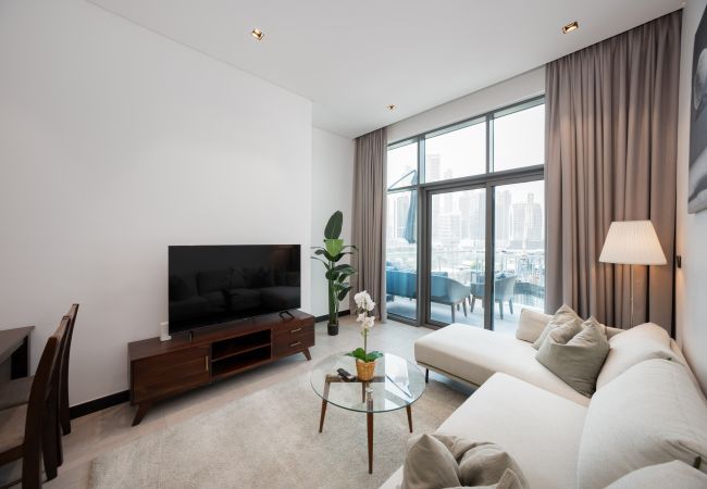 Apartment in Dubai - Modern 2BR Retreat | Near Downtown Dubai