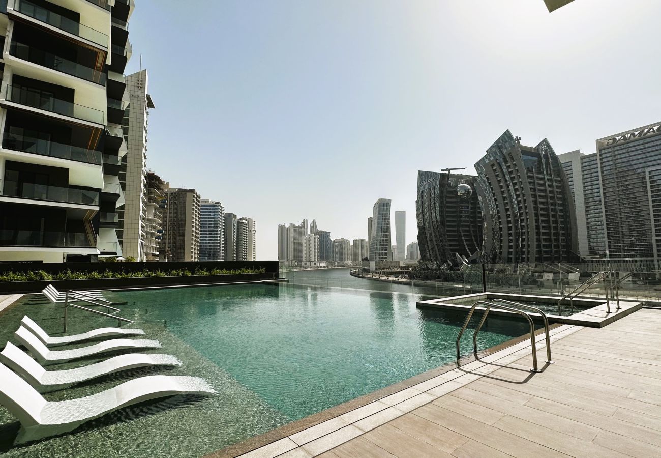 Apartment in Dubai - Modern 2BR Retreat | Near Downtown Dubai