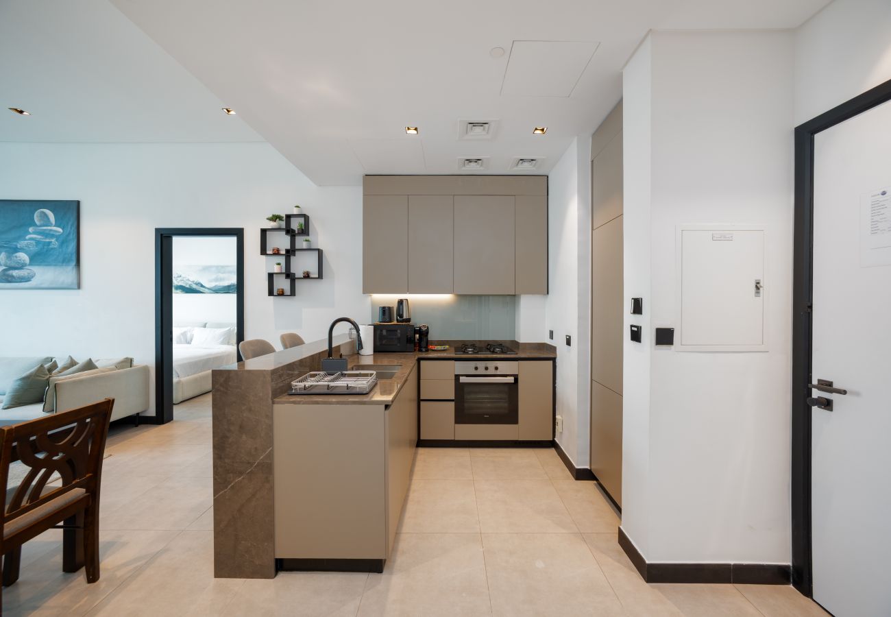 Apartment in Dubai - Modern 2BR Retreat | Near Downtown Dubai