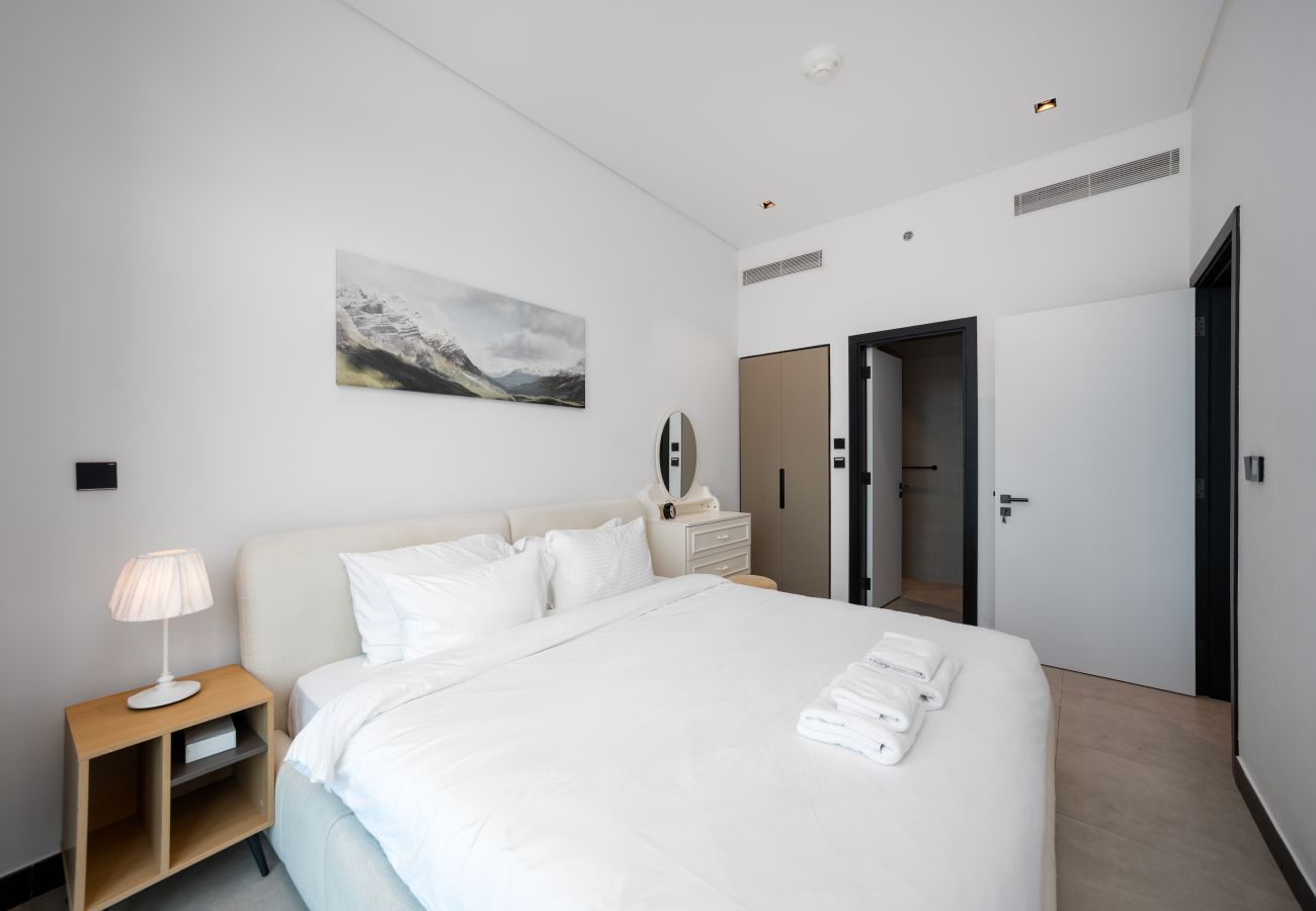 Apartment in Dubai - Modern 2BR Retreat | Near Downtown Dubai