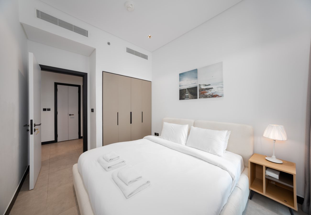 Apartment in Dubai - Modern 2BR Retreat | Near Downtown Dubai