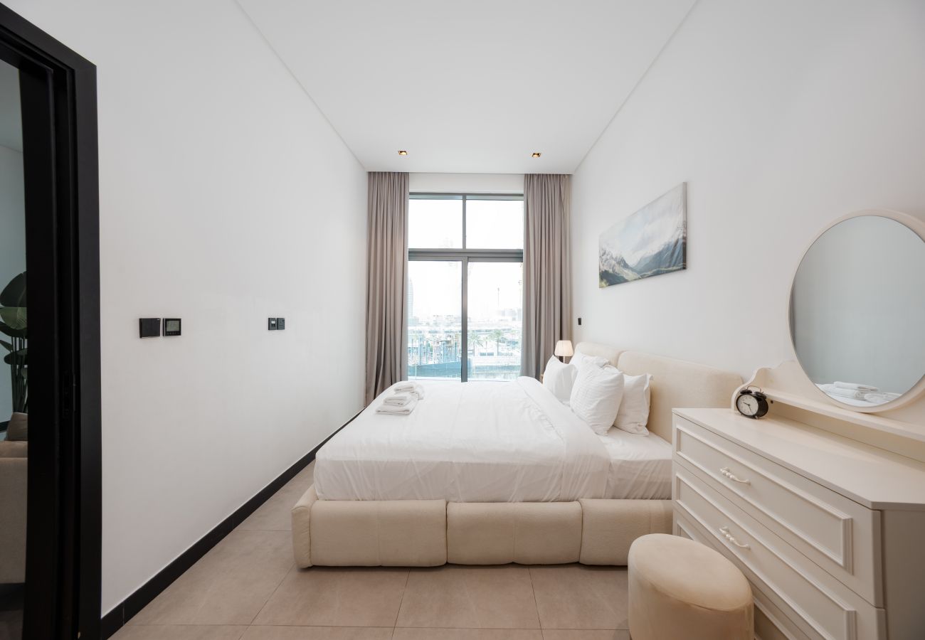 Apartment in Dubai - Modern 2BR Retreat | Near Downtown Dubai