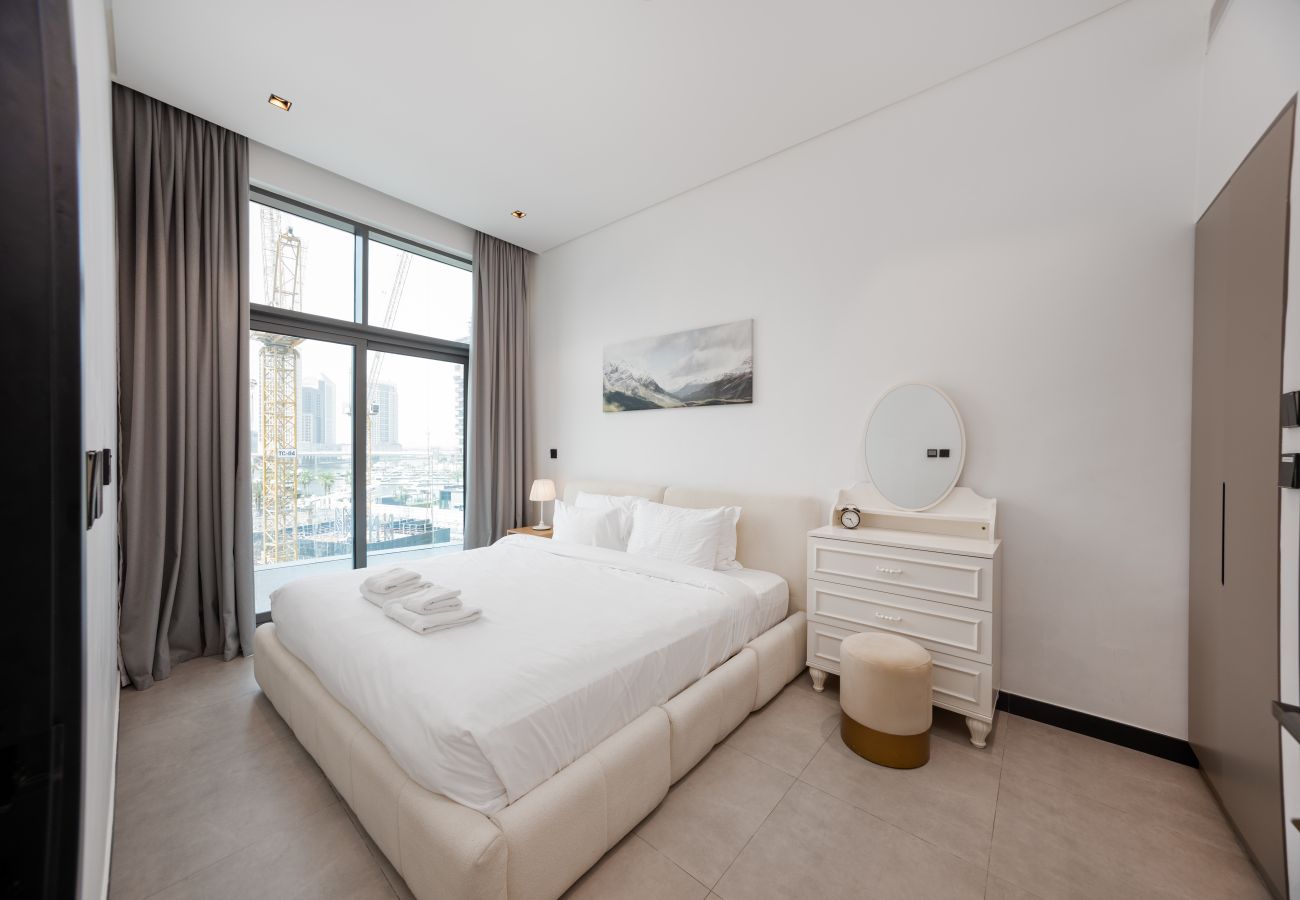 Apartment in Dubai - Modern 2BR Retreat | Near Downtown Dubai