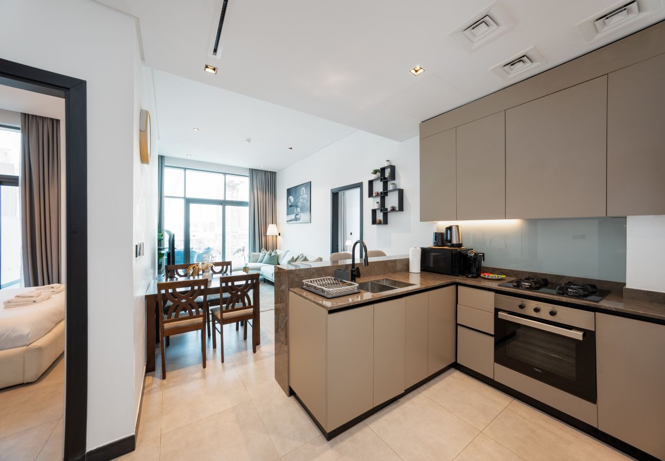 Apartment in Dubai - Modern 2BR Retreat | Near Downtown Dubai