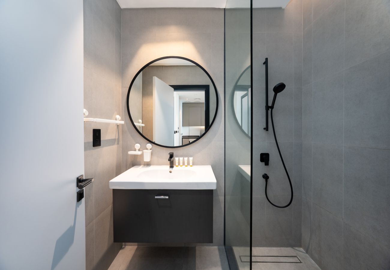Apartment in Dubai - Modern 2BR Retreat | Near Downtown Dubai