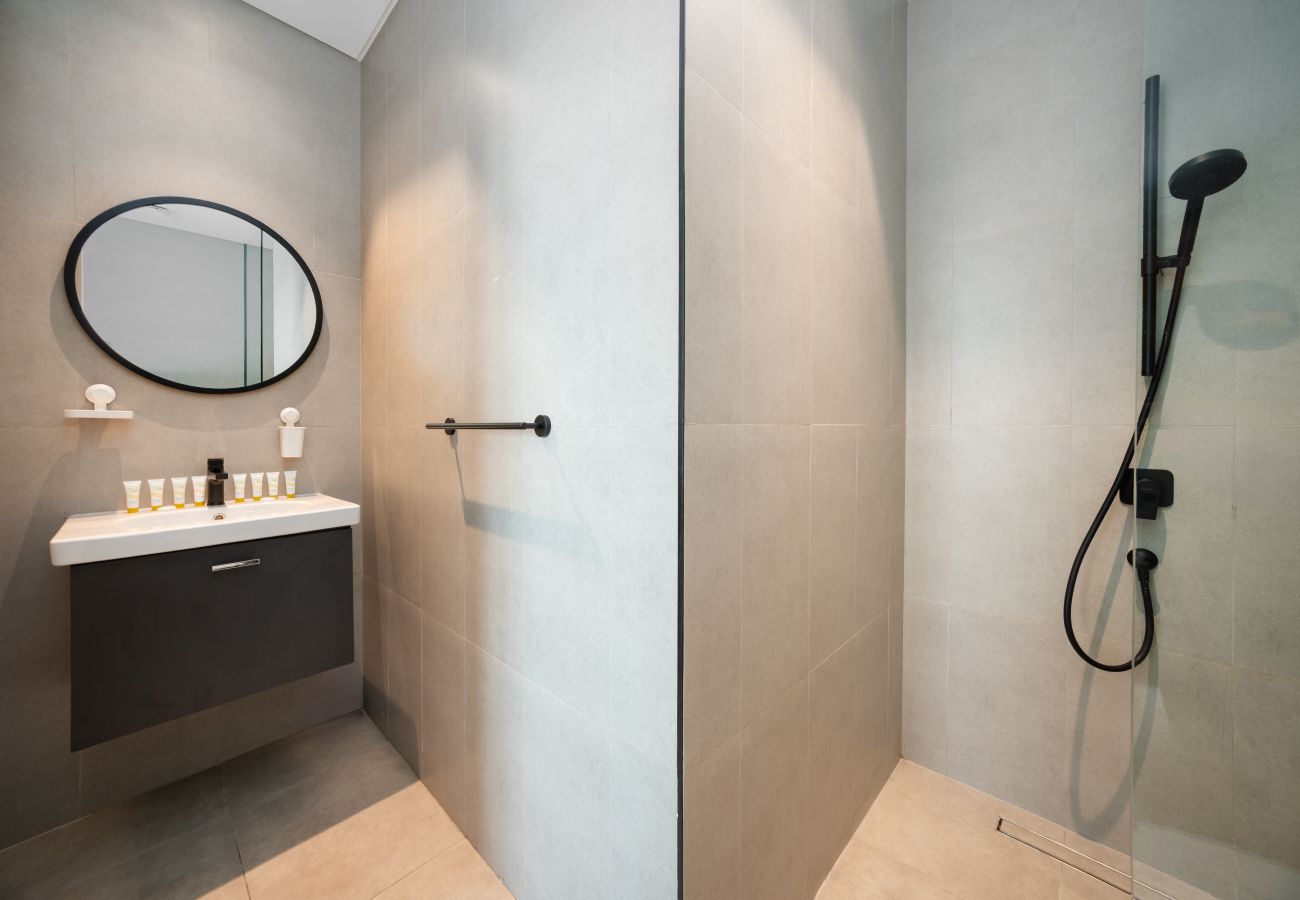 Apartment in Dubai - Modern 2BR Retreat | Near Downtown Dubai