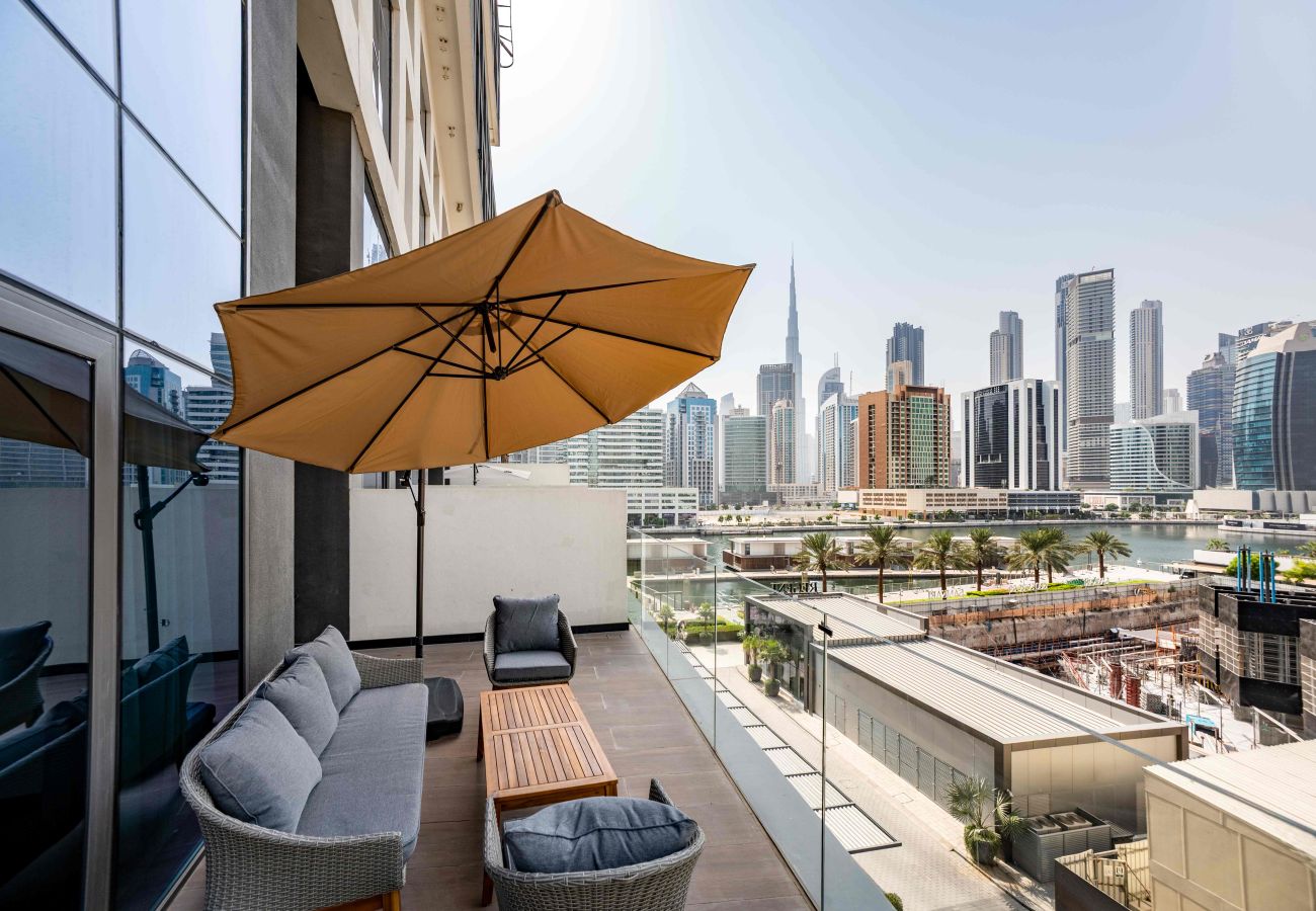 Apartment in Dubai - Modern 2BR Retreat | Near Downtown Dubai