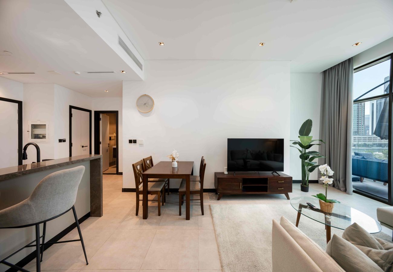 Apartment in Dubai - Modern 2BR Retreat | Near Downtown Dubai