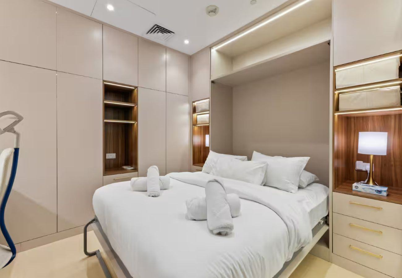 Apartment in Dubai - Palm Jumeirah 2BR w/ Direct Beach Access