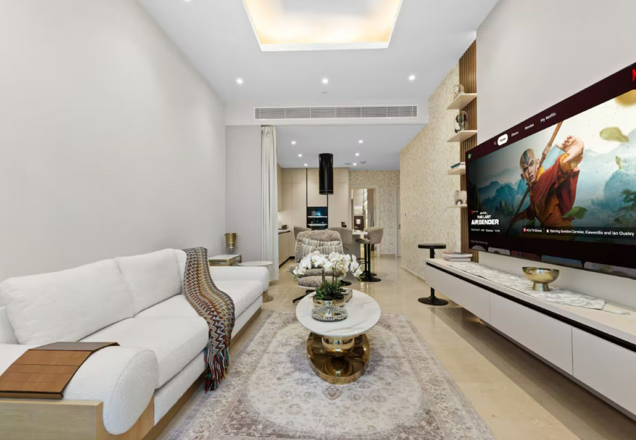 Apartment in Dubai - Palm Jumeirah 2BR w/ Direct Beach Access