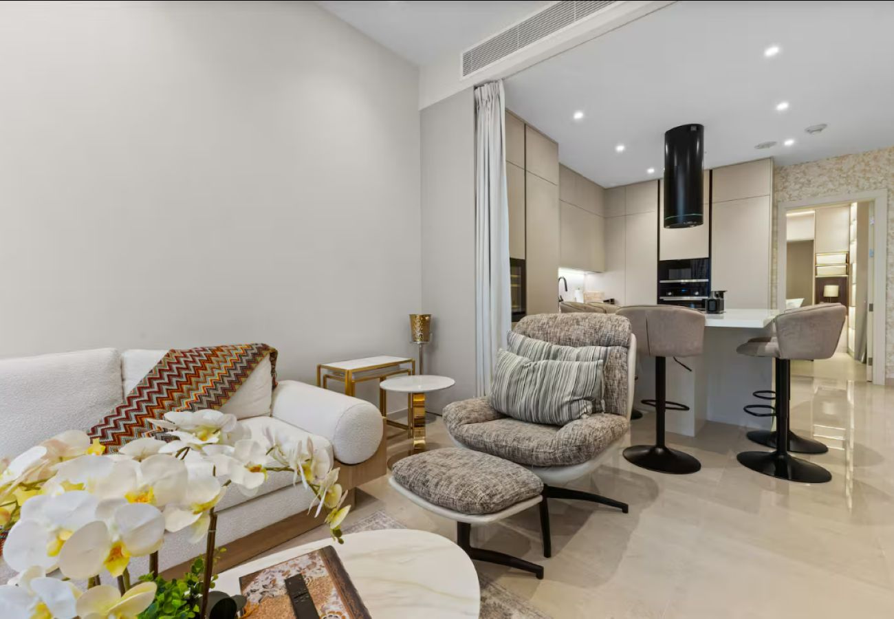 Apartment in Dubai - Palm Jumeirah 2BR w/ Direct Beach Access