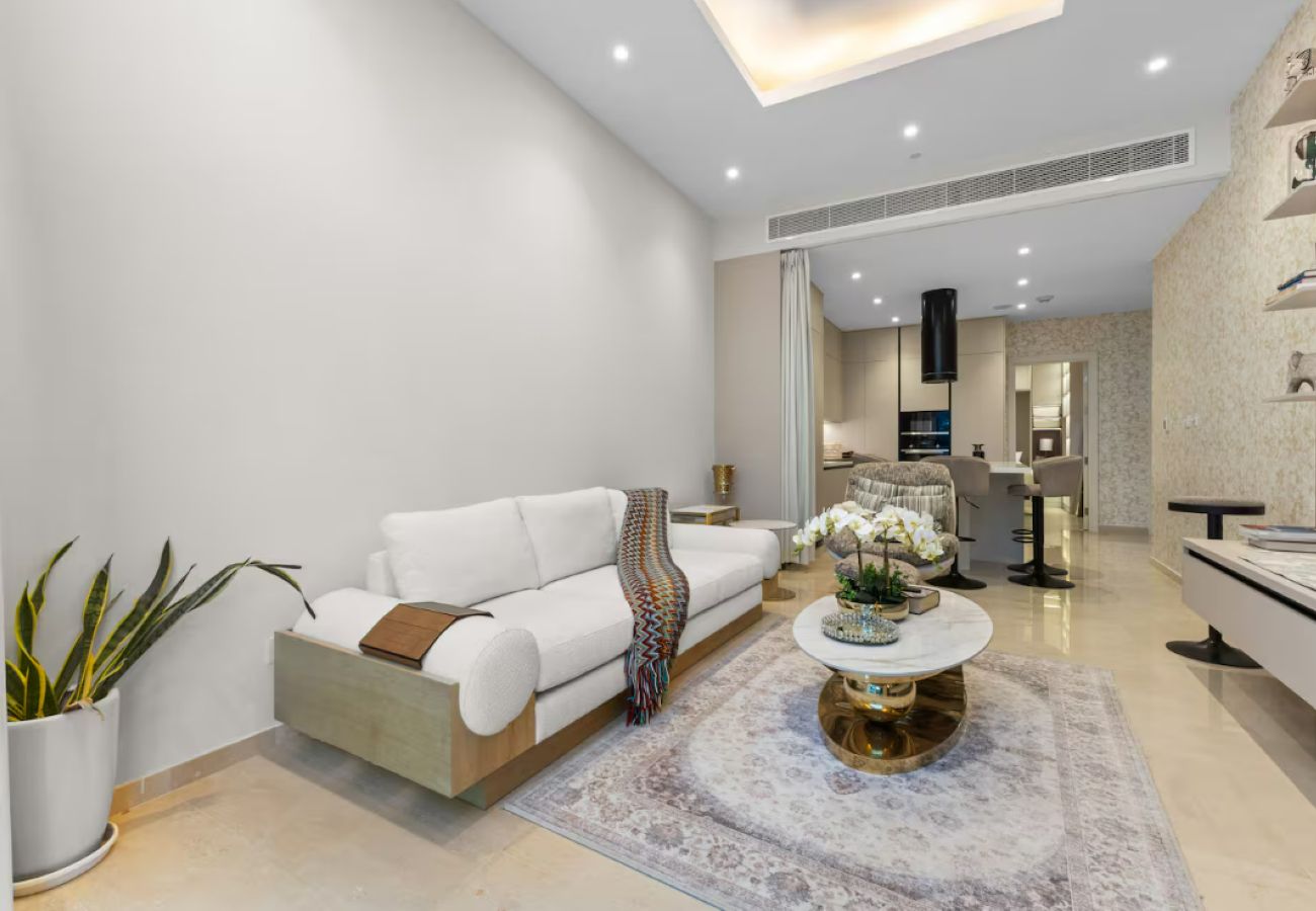 Apartment in Dubai - Palm Jumeirah 2BR w/ Direct Beach Access