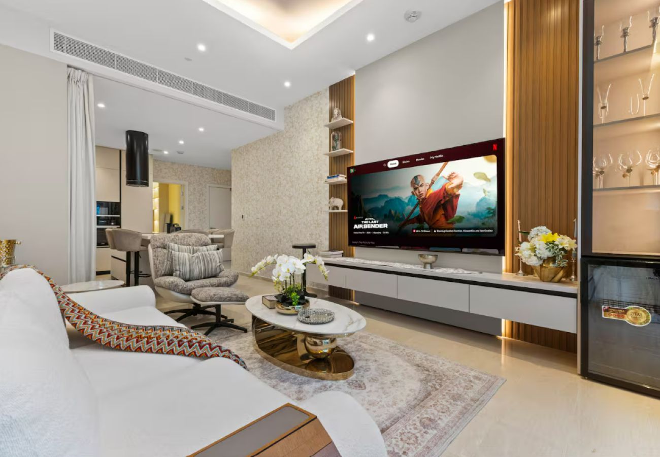 Apartment in Dubai - Palm Jumeirah 2BR w/ Direct Beach Access