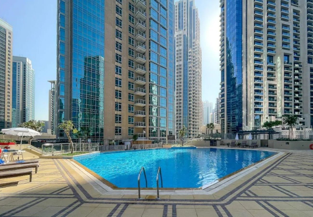 Apartment in Dubai - Cozy 1BR | Steps from Burj Khalifa & Mall