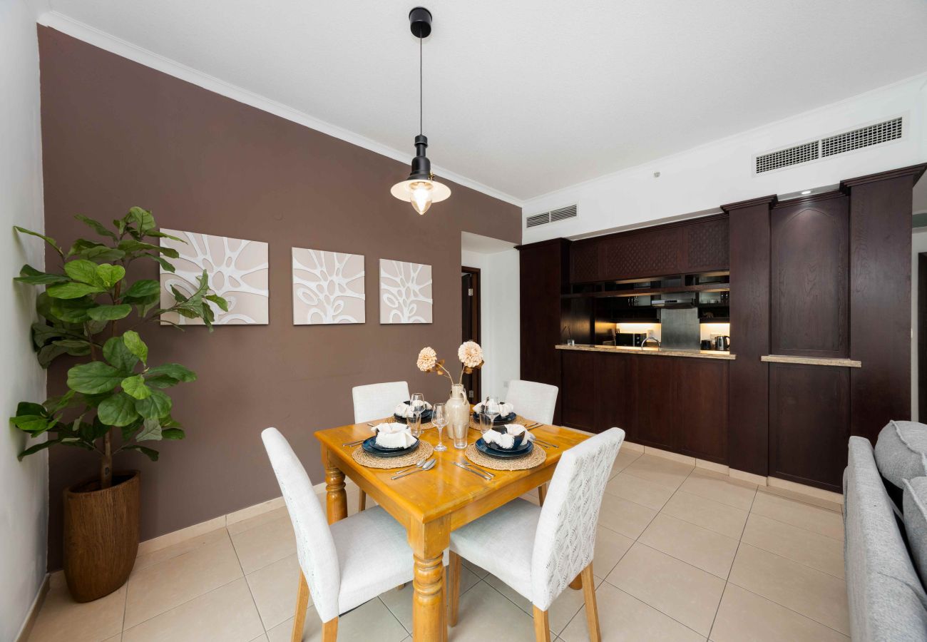 Apartment in Dubai - Cozy 1BR | Steps from Burj Khalifa & Mall
