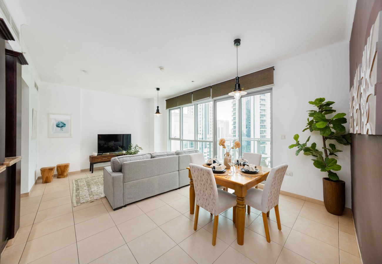 Apartment in Dubai - Cozy 1BR | Steps from Burj Khalifa & Mall