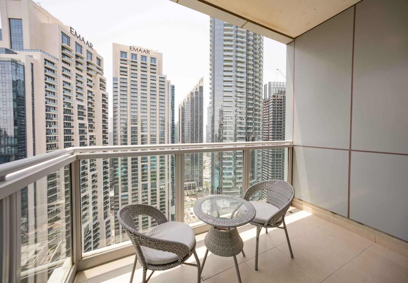 Apartment in Dubai - Cozy 1BR | Steps from Burj Khalifa & Mall