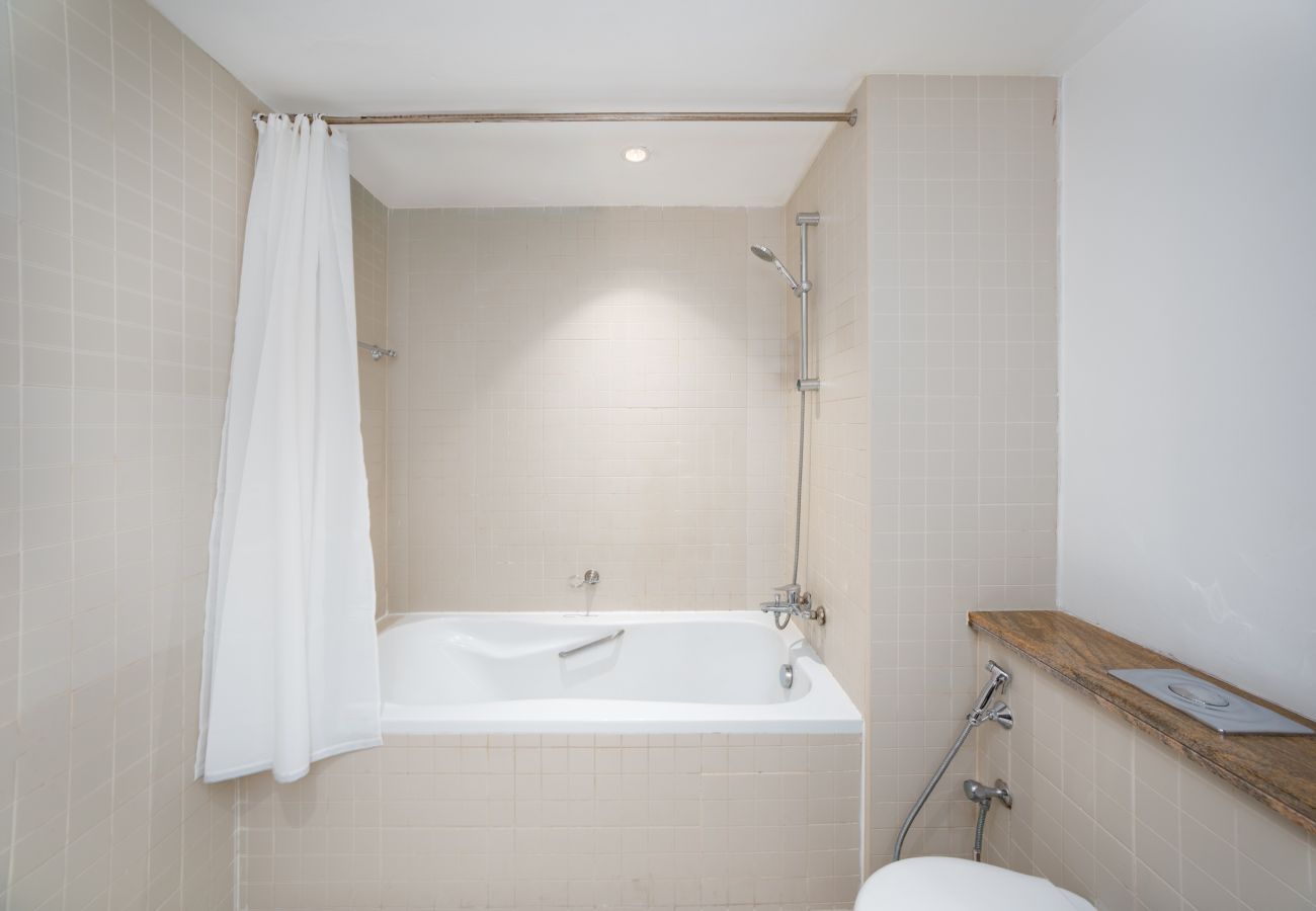 Apartment in Dubai - Cozy 1BR | Steps from Burj Khalifa & Mall