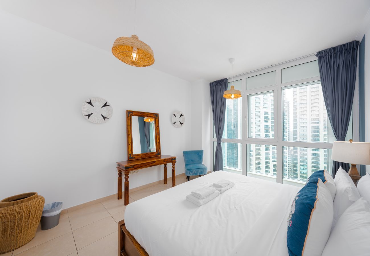 Apartment in Dubai - Cozy 1BR | Steps from Burj Khalifa & Mall