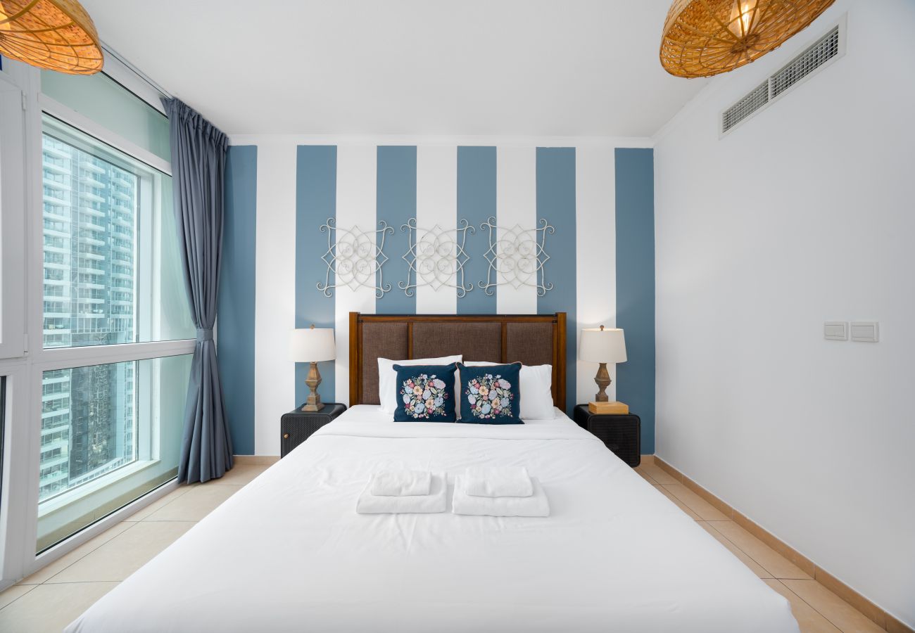 Apartment in Dubai - Cozy 1BR | Steps from Burj Khalifa & Mall