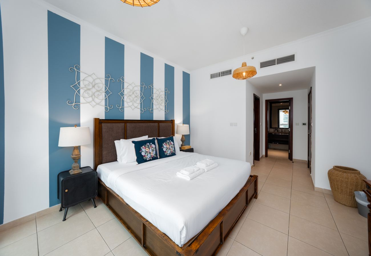 Apartment in Dubai - Cozy 1BR | Steps from Burj Khalifa & Mall