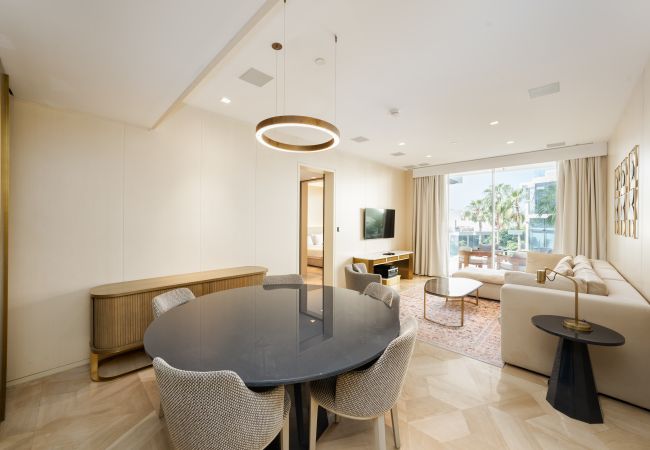 Apartment in Dubai - Modern 2BR Gem | Prime Palm Jumeirah Location