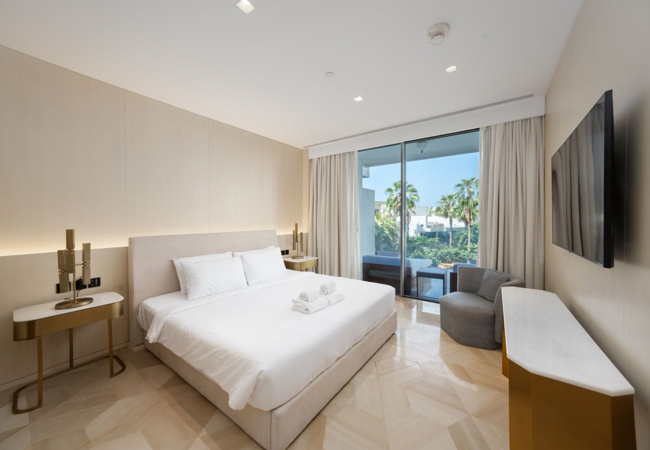 Apartment in Dubai - Modern 2BR Gem | Prime Palm Jumeirah Location