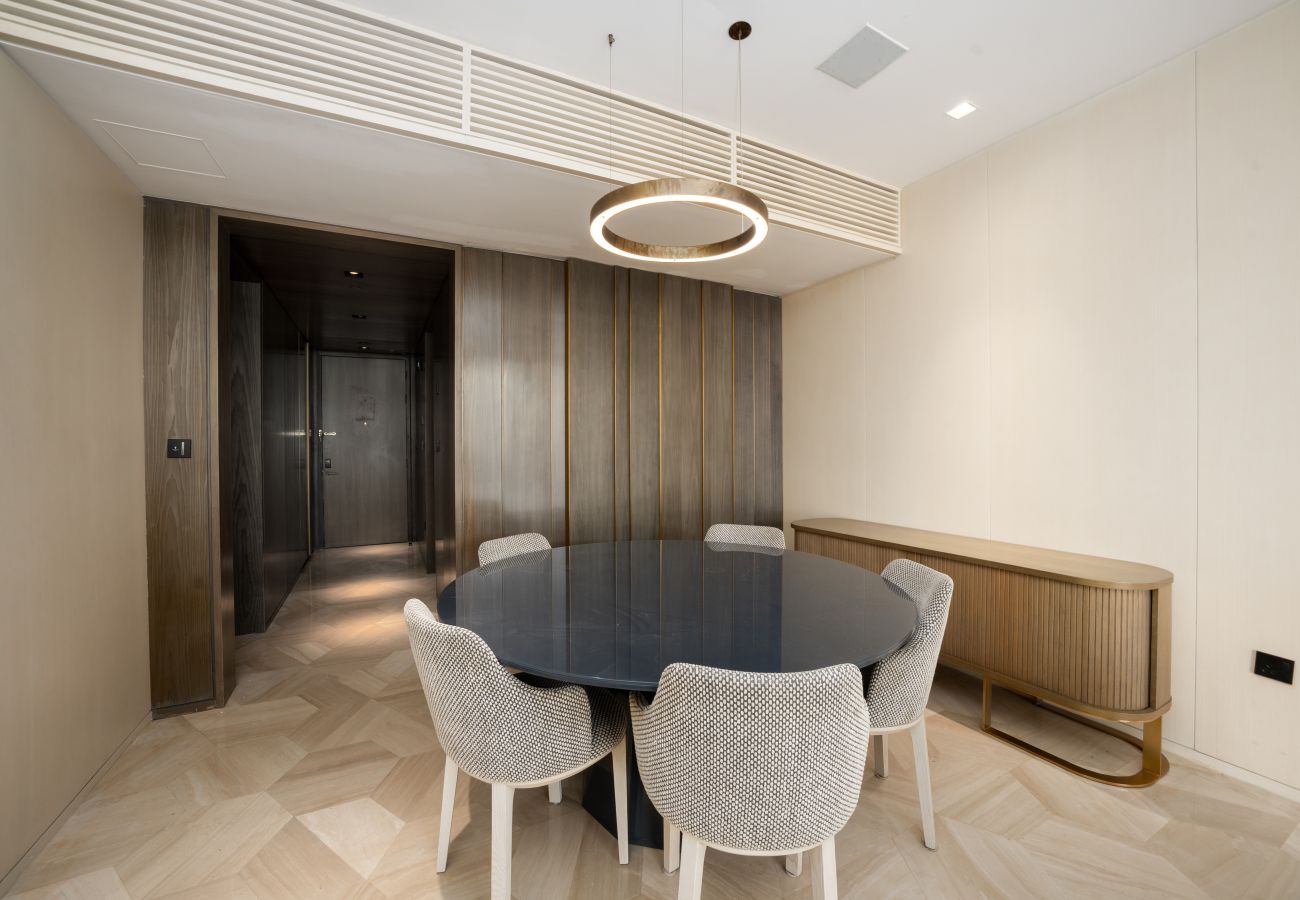 Apartment in Dubai - Modern 2BR Gem | Prime Palm Jumeirah Location