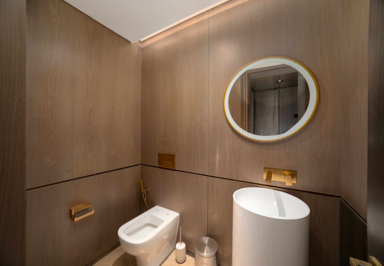 Apartment in Dubai - Modern 2BR Gem | Prime Palm Jumeirah Location