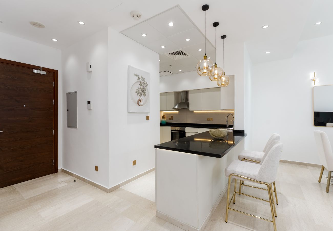 Apartment in Dubai - Refined 1BR Haven | Palm Jumeirah