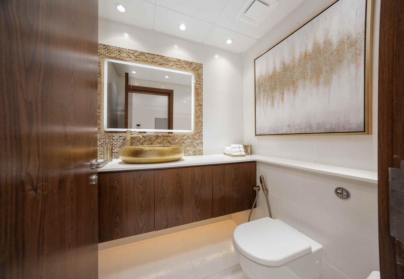 Apartment in Dubai - Refined 1BR Haven | Palm Jumeirah