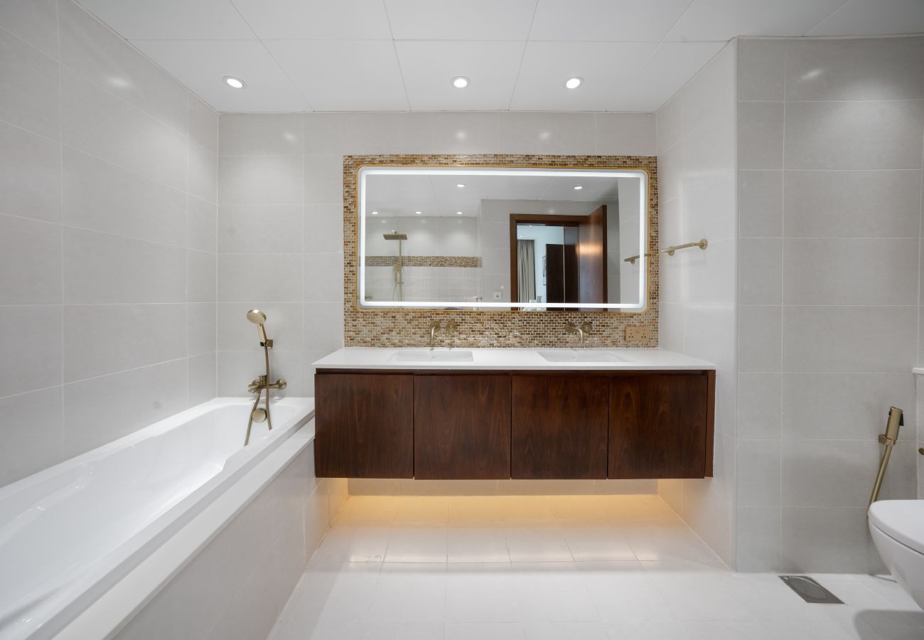 Apartment in Dubai - Refined 1BR Haven | Palm Jumeirah